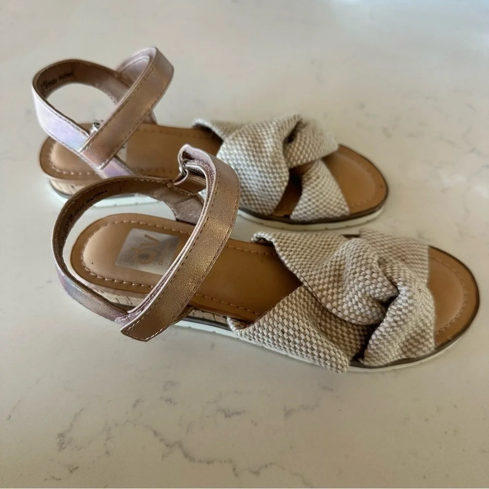 DV by DOLCE VITA Davis Girls Woven Sandals Size: 1
